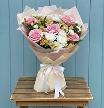 Букет цветов из:  Гвоздики, Орхидеи и Розы в Мечниково