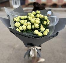 Букет Белые кустовые розы Солинеро в Мечниково