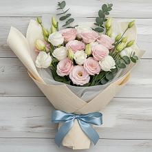 Букет цветов из:  Лизиантусы #REPLACE_PRED# Мечниково