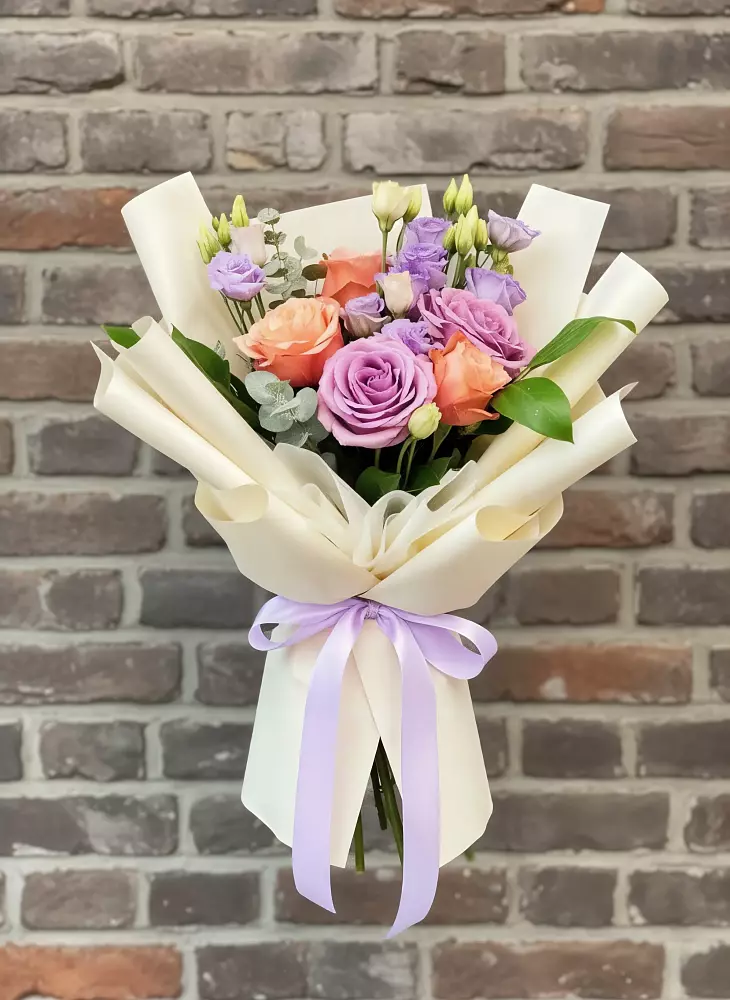 Букет цветов из: Лизиантусы и Розы в Мечниково