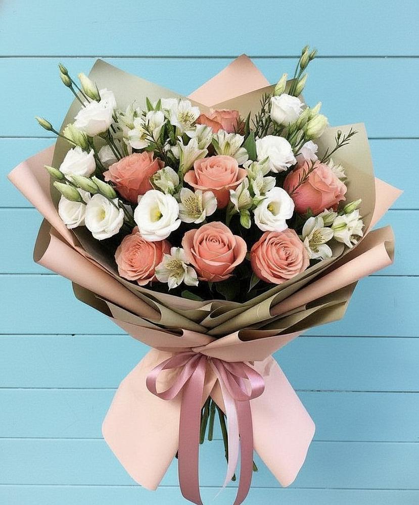 Букет цветов из: Розы, Альстромерии и Лизиантусы в Мечниково