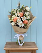 Букет цветов из:  Альстромерии, Лизиантусы, Розы и Хризантемы в Мечниково
