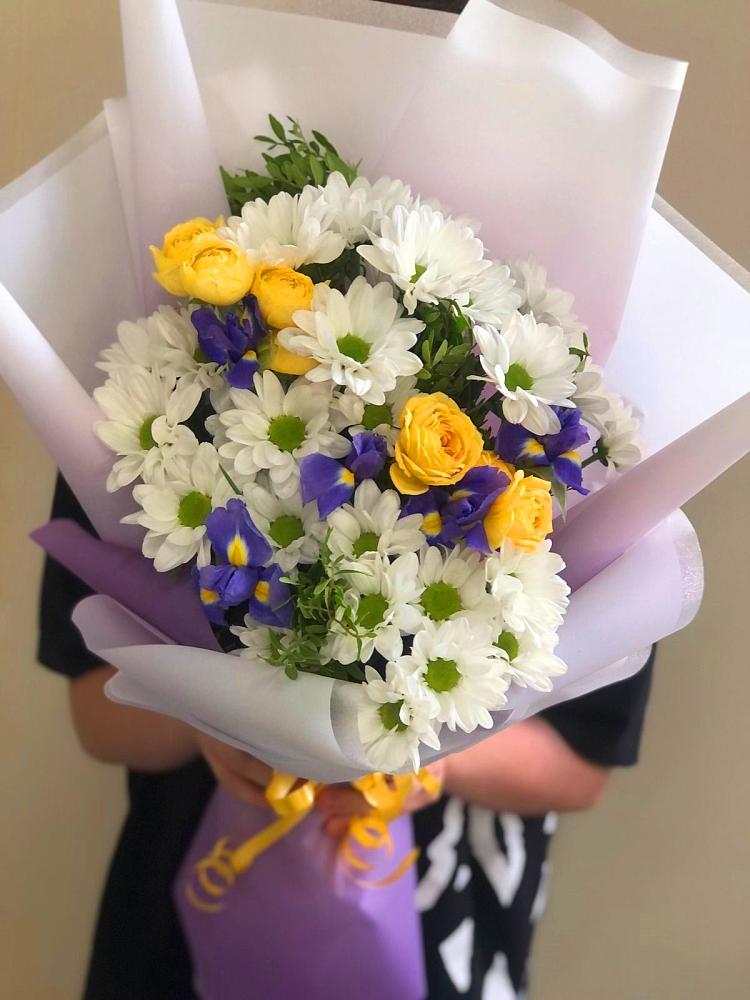 Букет цветов из: Ирисы, Хризантемы и Розы в Мечниково