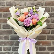 Букет цветов из:  Лизиантусы и Розы в Мечниково