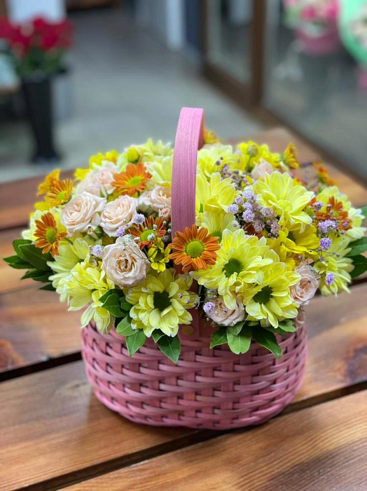 Цветочная композиция из Хризантемы и Розы в корзине в Мечниково