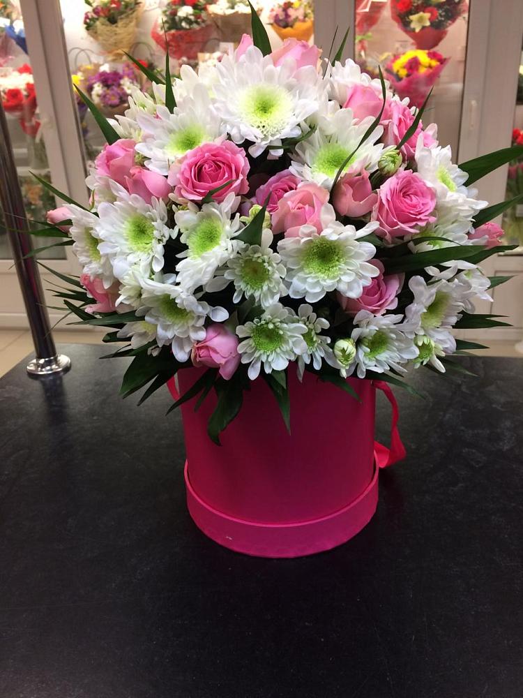 Цветочная композиция из Розы и Хризантемы в шляпной коробке в Мечниково